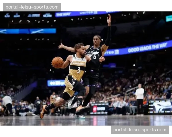 老鹰特雷·杨18次助攻盘活全队,主场击退缺少利拉德的雄鹿 老鹰特雷·杨18次助攻盘活全队,主场击退缺少利拉德的雄鹿