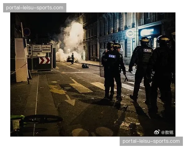 法国警方调查多起针对巴黎圣日耳曼球员的极端球迷网络暴力事件 法国警方调查多起针对巴黎圣日耳曼球员的极端球迷网络暴力事件