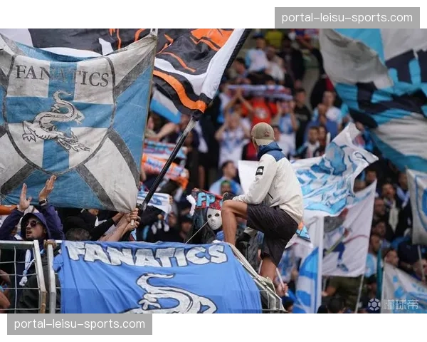 马赛俱乐部因球迷不当行为被处以空场一场及罚款